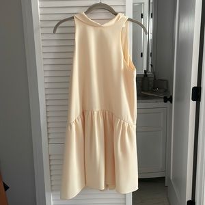 Elizabeth and James light yellow dress